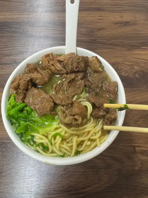 超大份牛腩面 - Leon Wang 摄影作品